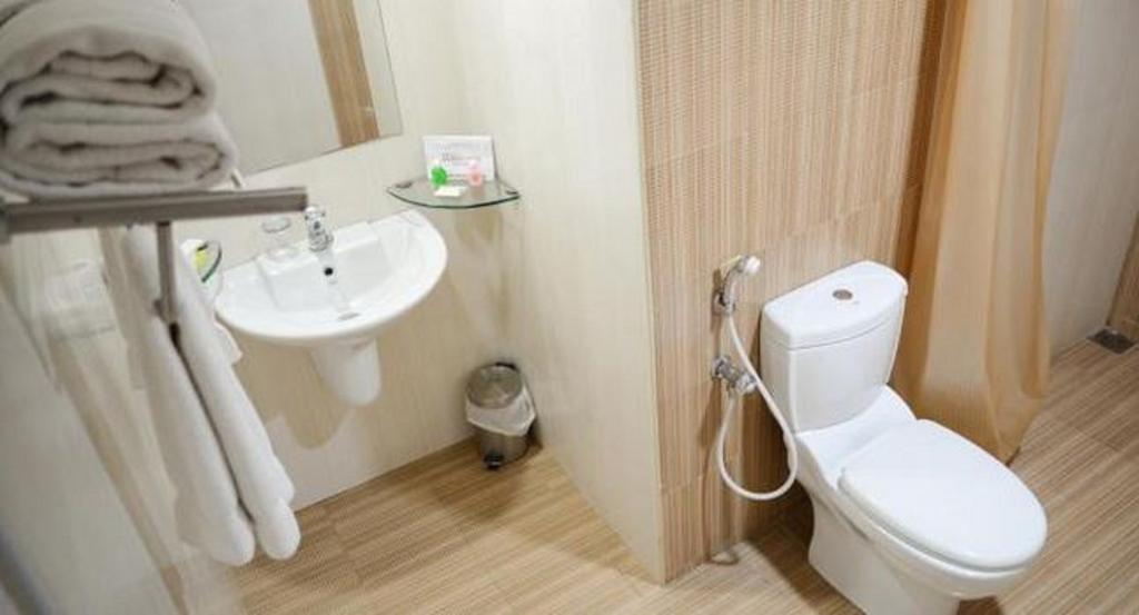 Hotel Hill View Kochi Стая снимка