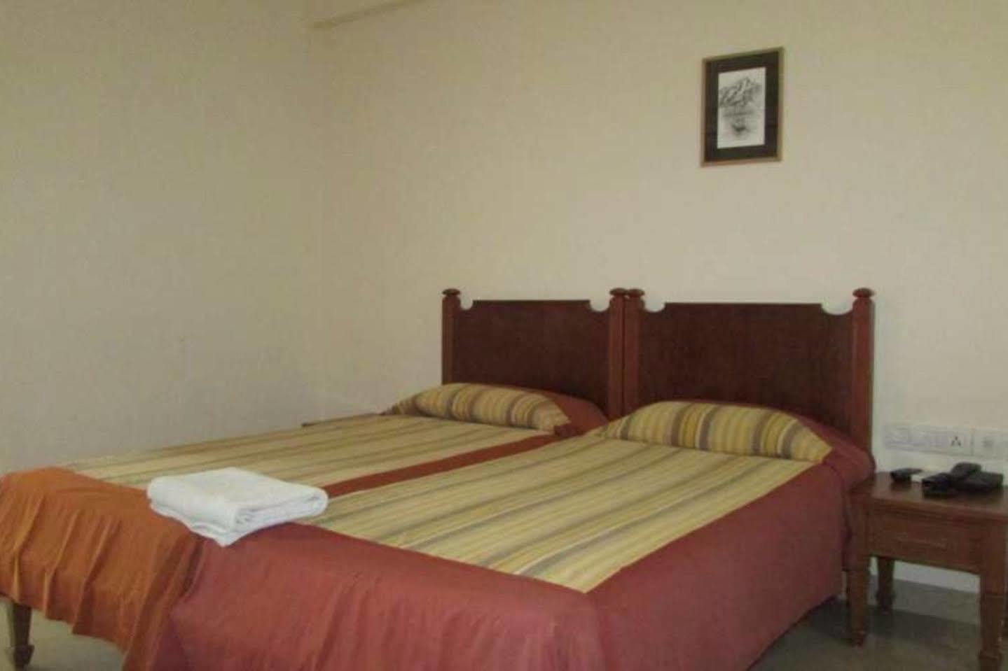 Hotel Hill View Kochi Екстериор снимка